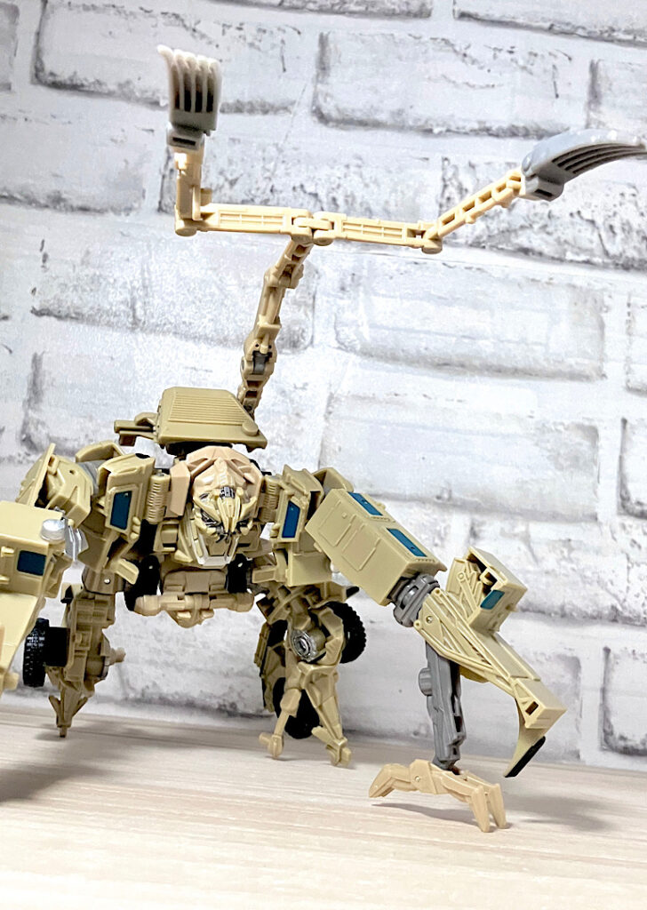 トランスフォーマースタジオシリーズ SS-24ボーンクラッシャー