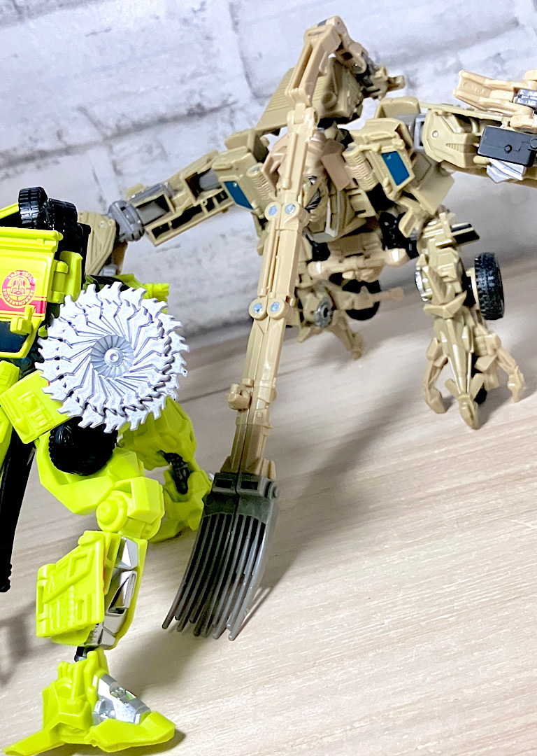 トランスフォーマースタジオシリーズ SS-24ボーンクラッシャー